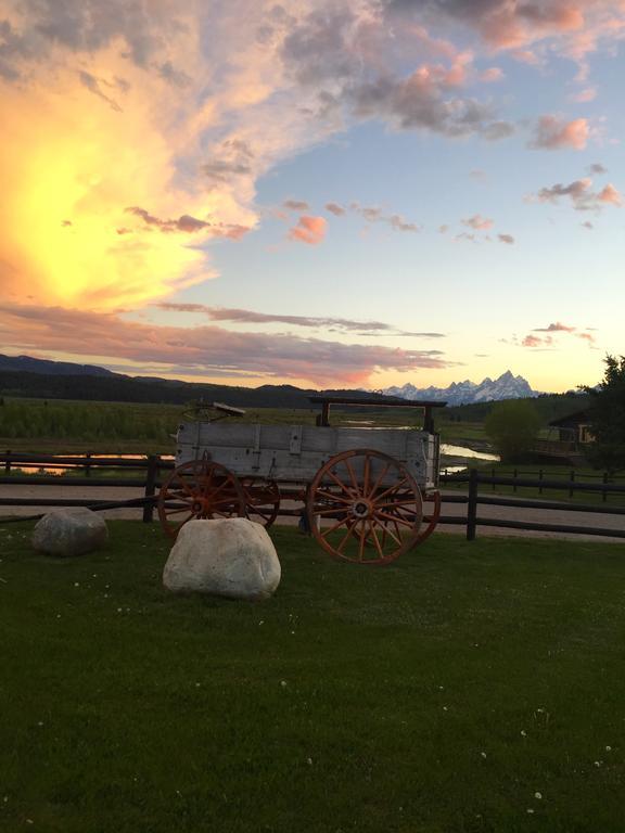 Lodge Heart Six Ranch