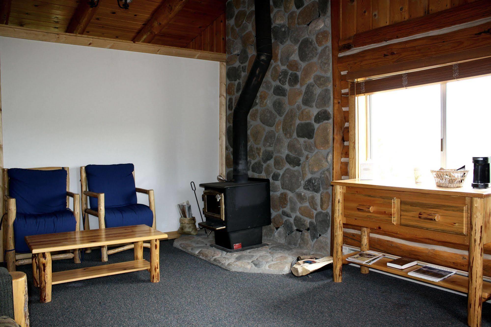 Lodge Heart Six Ranch Moran