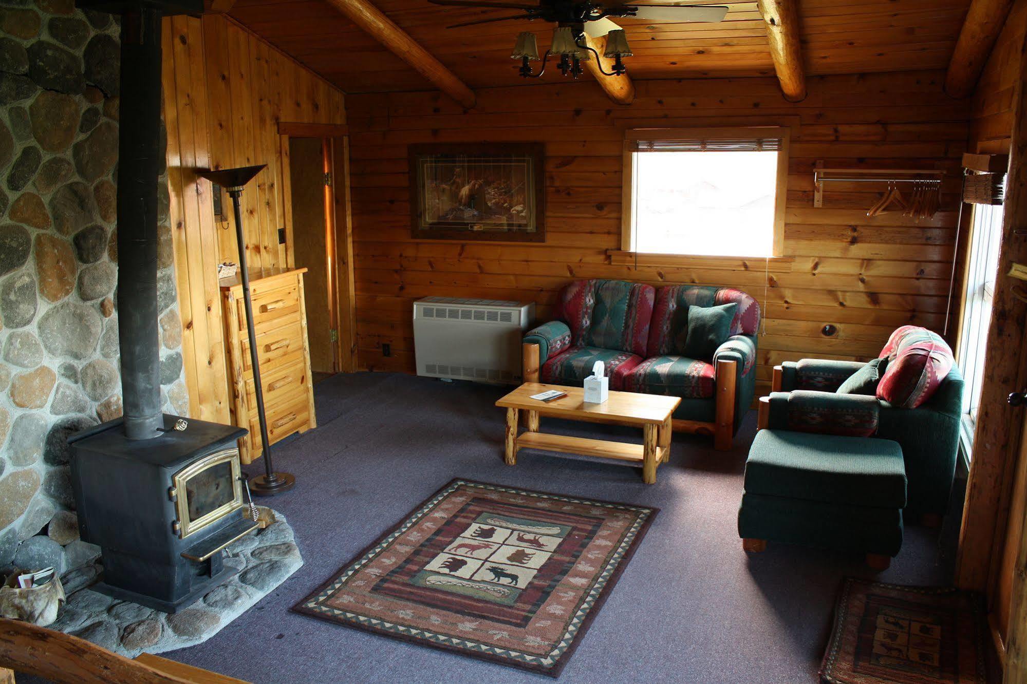 Lodge Heart Six Ranch *
