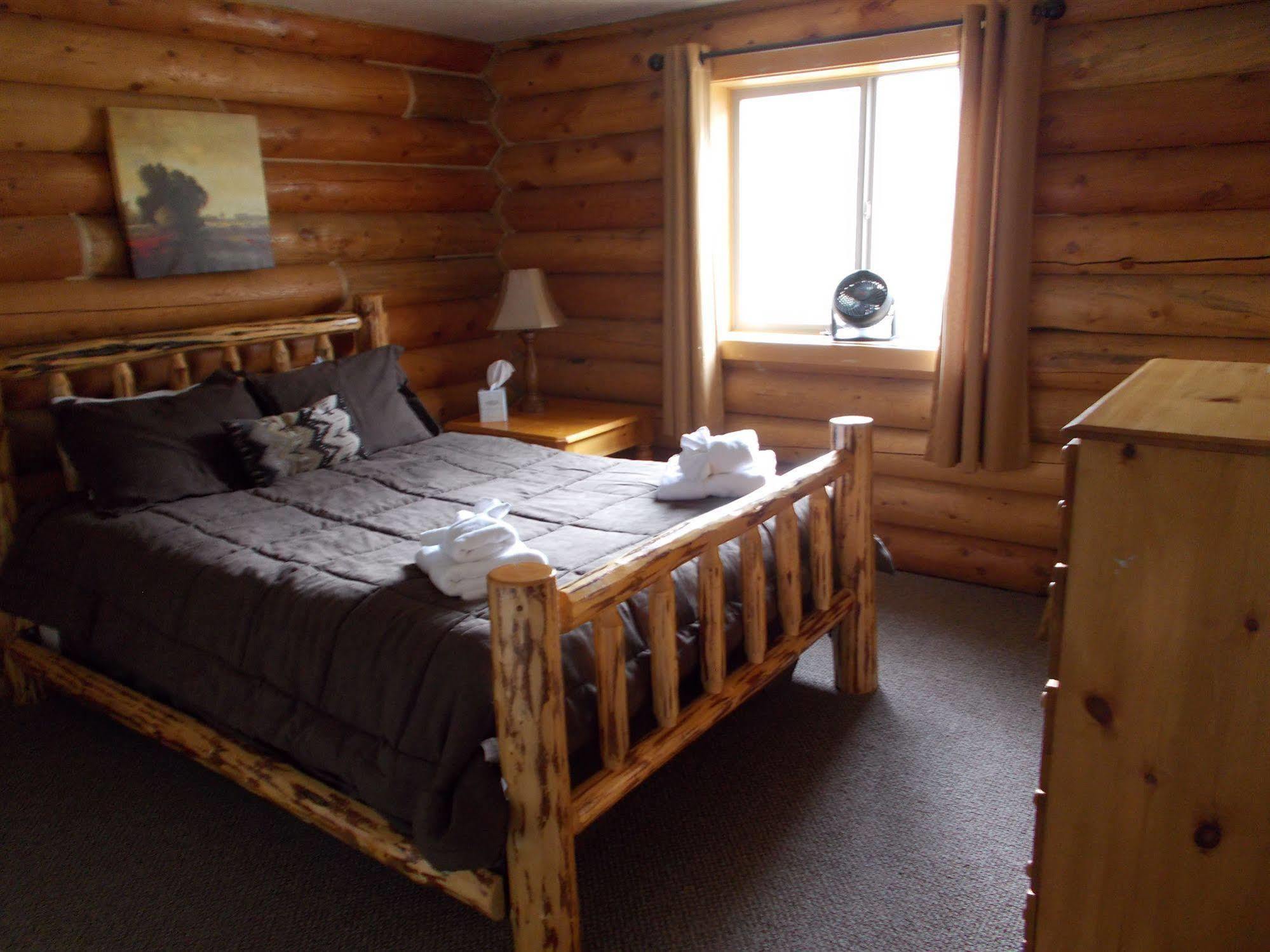 Lodge Heart Six Ranch *