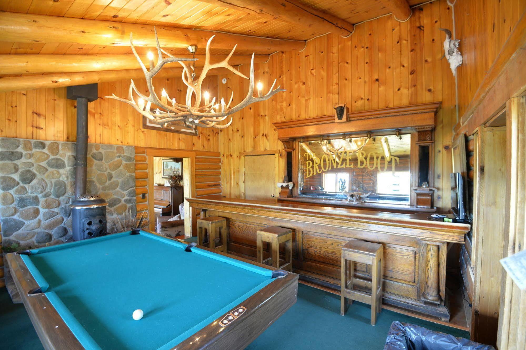 Lodge Heart Six Ranch