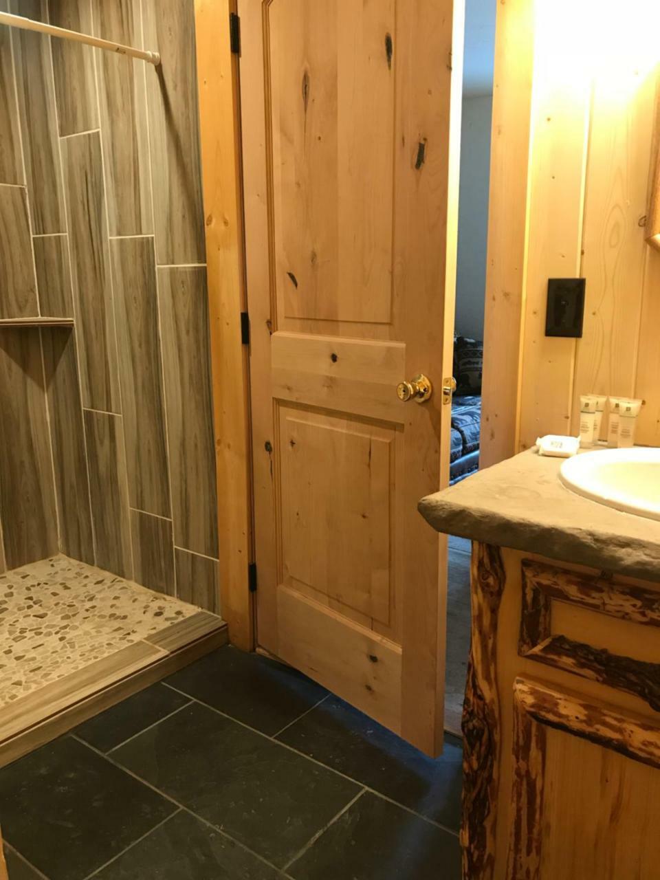 Lodge Heart Six Ranch Moran